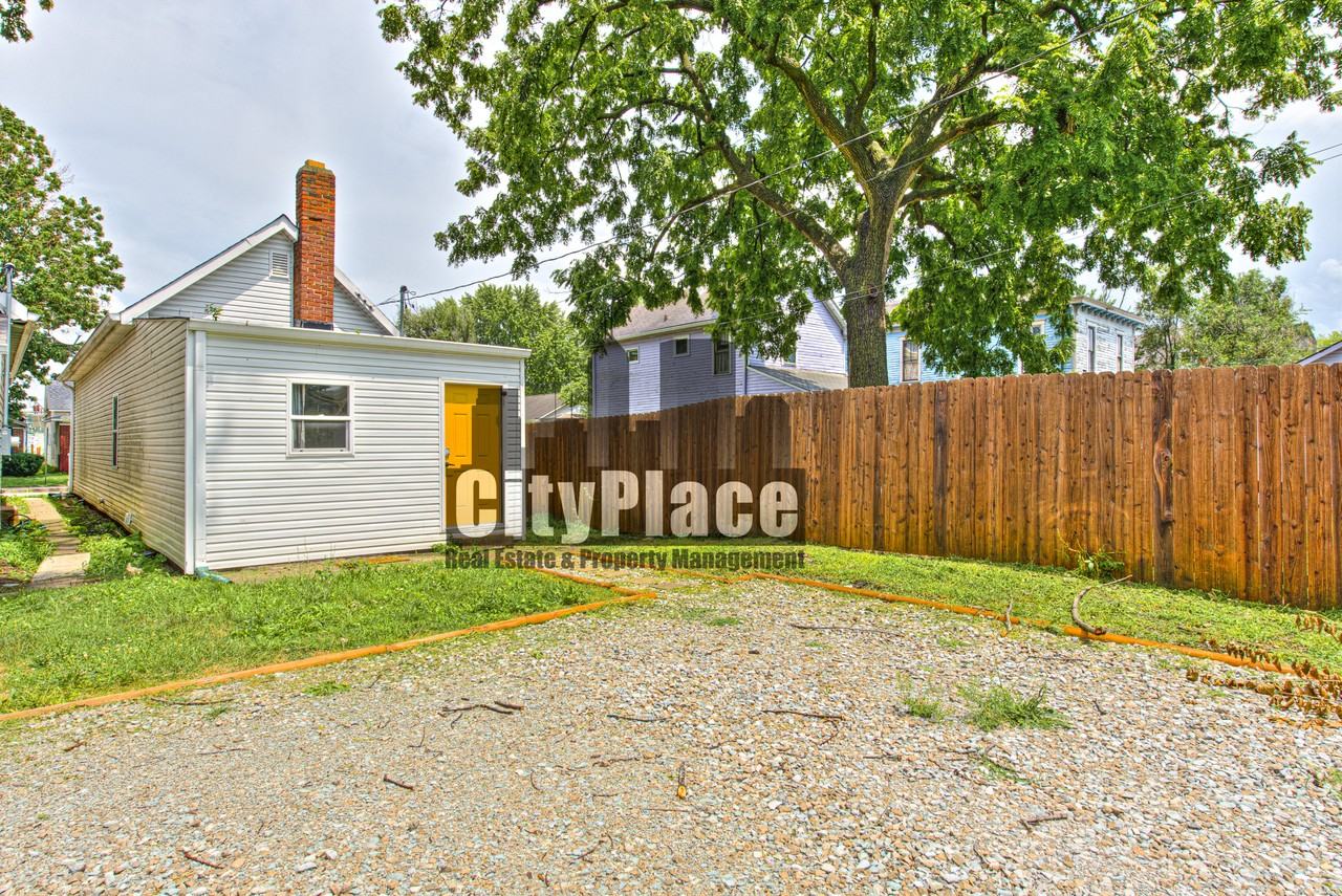 959 Lexington Ave - Photo 7 of 33