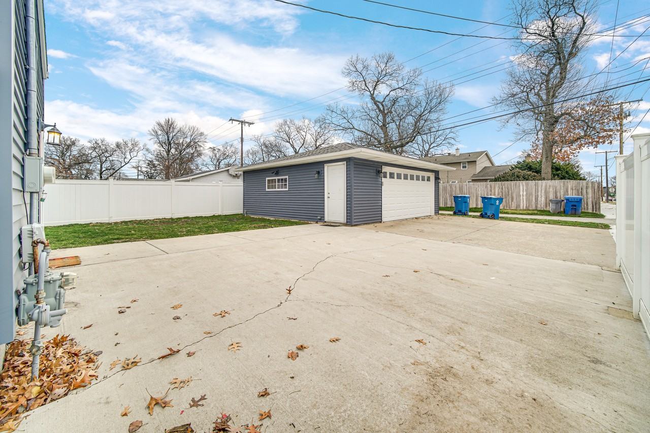 303 N Harvey St - Photo 3 of 25