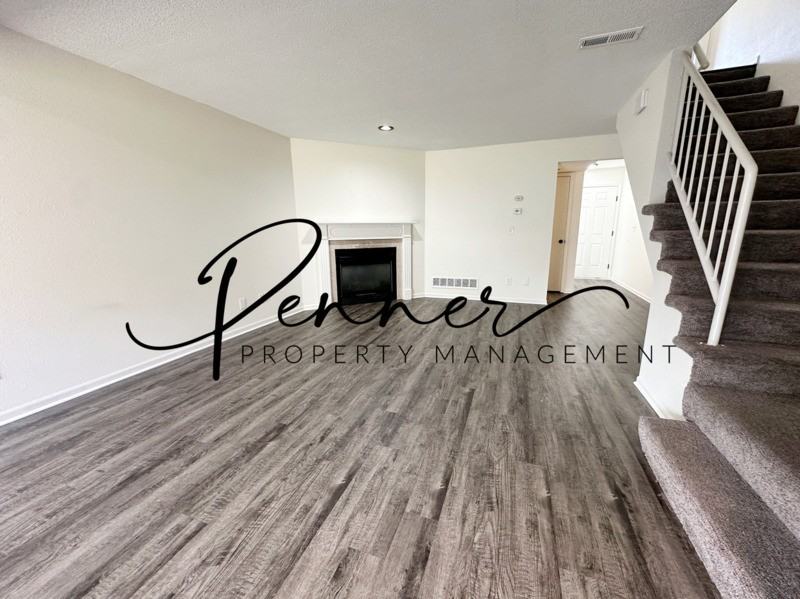 201 Ne Dogwood St #B - Photo 2 of 11