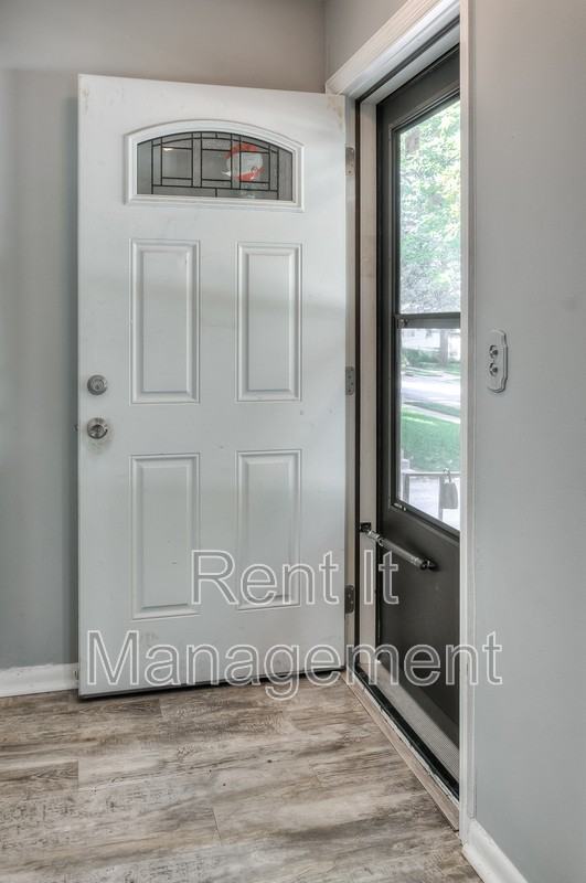 1711 S 61st Ave - Photo 3 of 27
