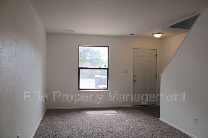 1986 N Salem Ave - Photo 4 of 14