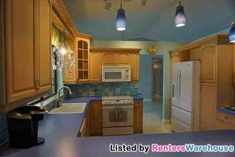 15601 Canterbury Ct - Photo 3 of 14