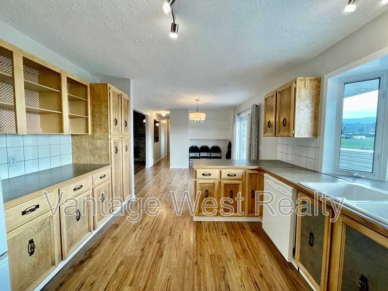 2335 Scenic Rd - Photo 3 of 50