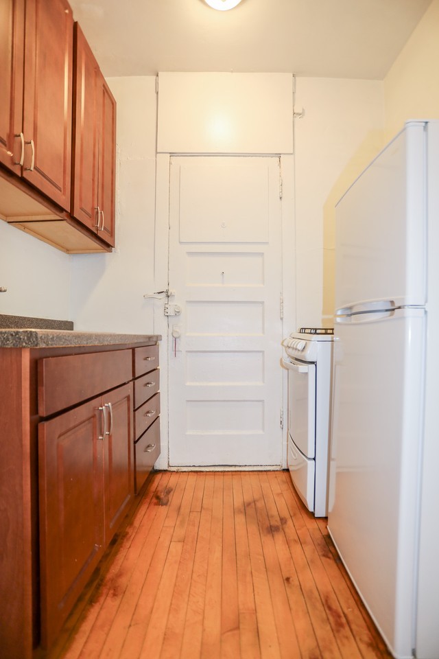 1361 W Greenleaf Ave #2A - Photo 3 of 11