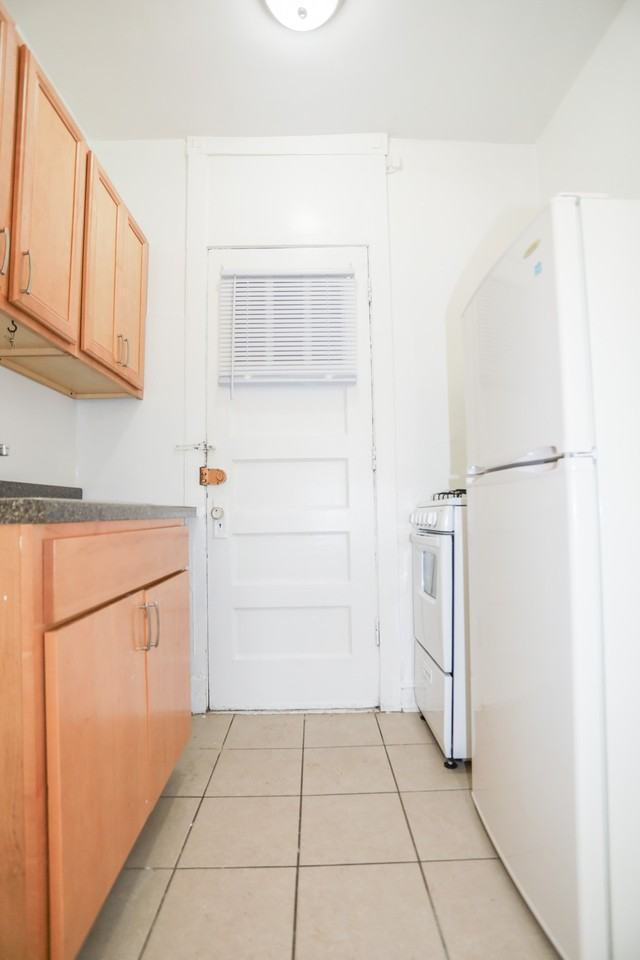 1363 West Greenleaf Avenue #2C - Photo 2 of 10