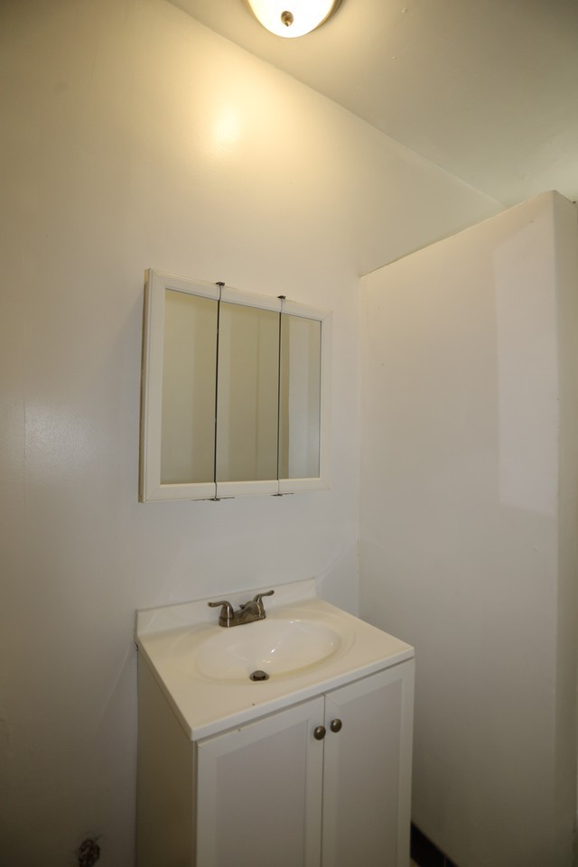 1363 West Greenleaf Avenue #2C - Photo 6 of 10