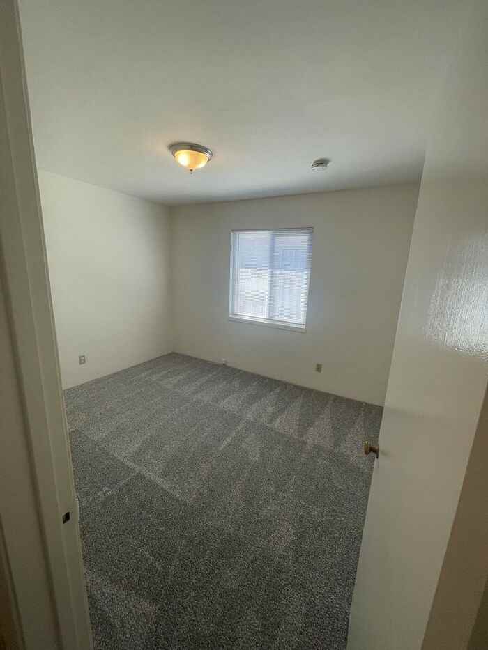 1590 Oriole Ave - Photo 2 of 8