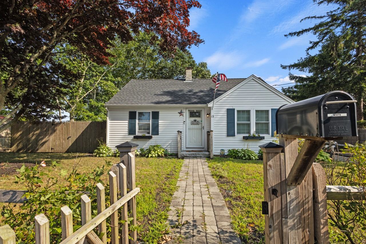 15 Brookshire Road - Photo 3 of 28