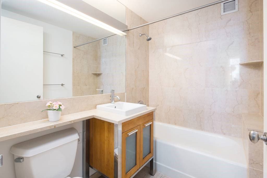 10 Hanover Sq #16R - Photo 4 of 7