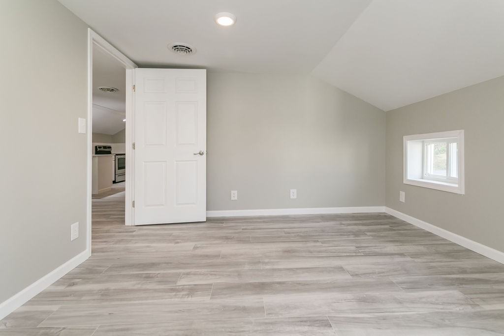 4527 Apulia Rd - Photo 3 of 22