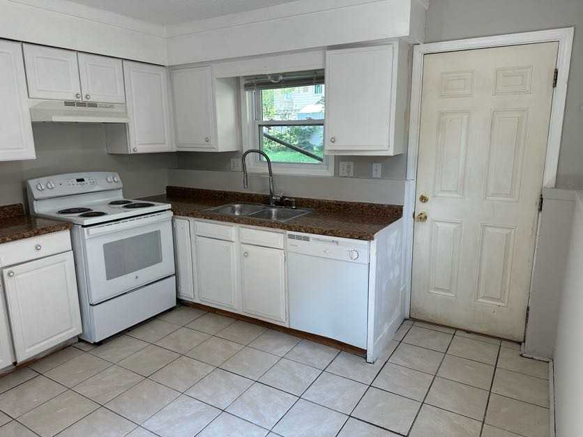 2542 Selma St #2542SELMA - Photo 4 of 14