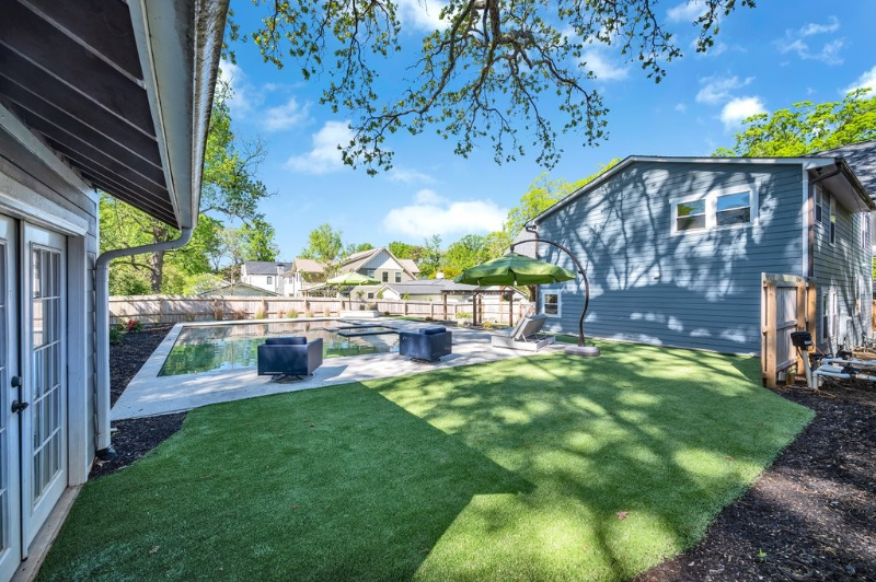 530 Mcalway Rd - Photo 3 of 20