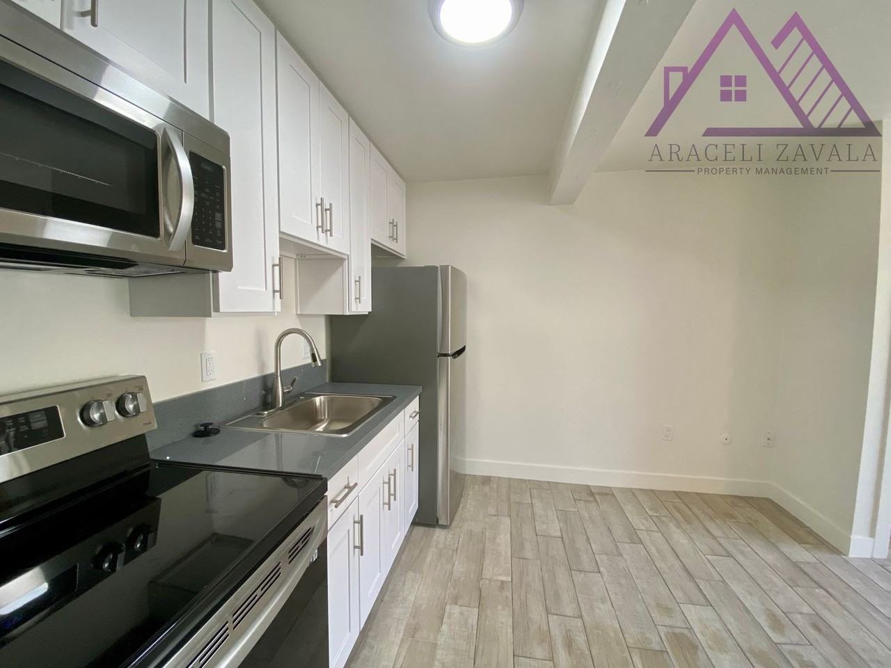 Manzana Studios & Loft Apartments - Photo 3 of 10