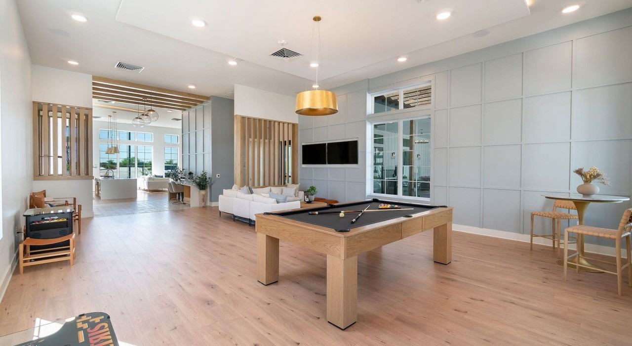 BLUE BLUFF & - Photo 7 of 14