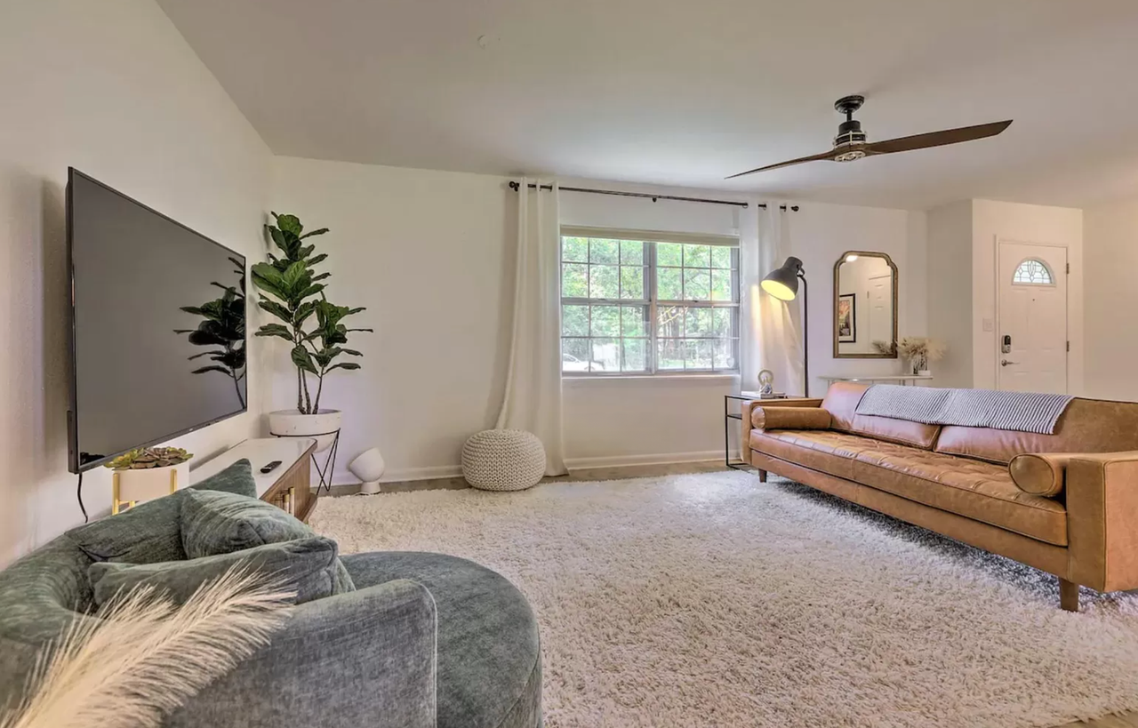 126 Royal Ln - Photo 3 of 16