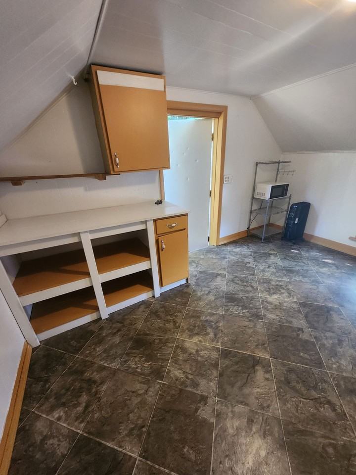 550 E 5th St #2 - Photo 3 of 14