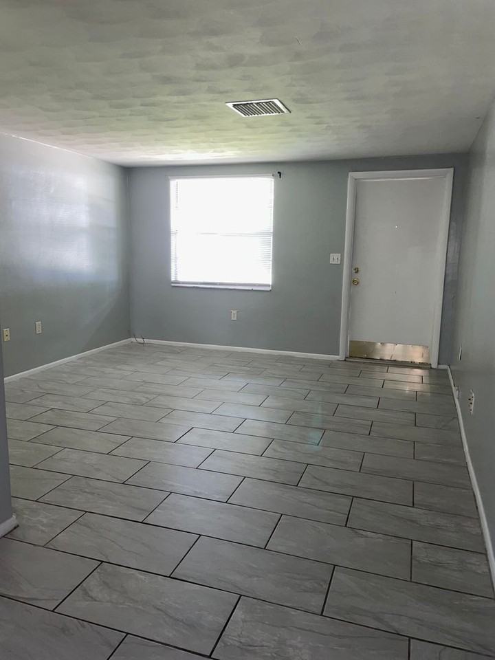 MONROE STREET TRIPLEX - Photo 2 of 14