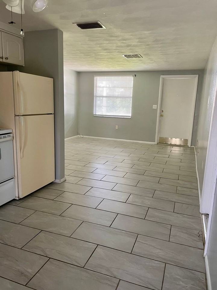 MONROE STREET TRIPLEX - Photo 3 of 14