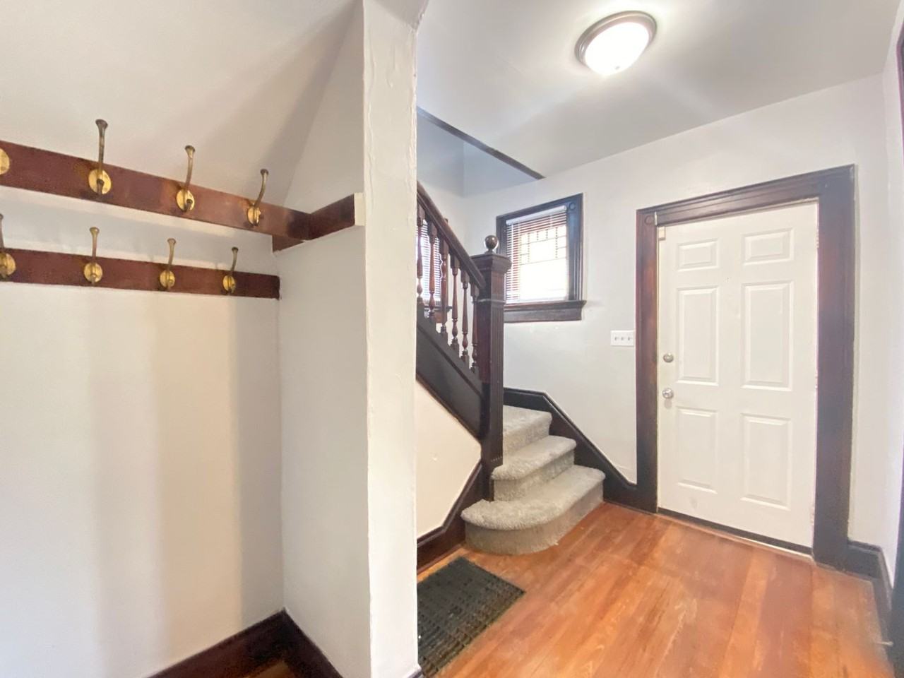 38 Pioneer St - Photo 3 of 29