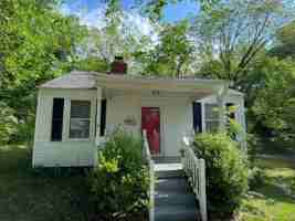 featured image of 399 Sloan St