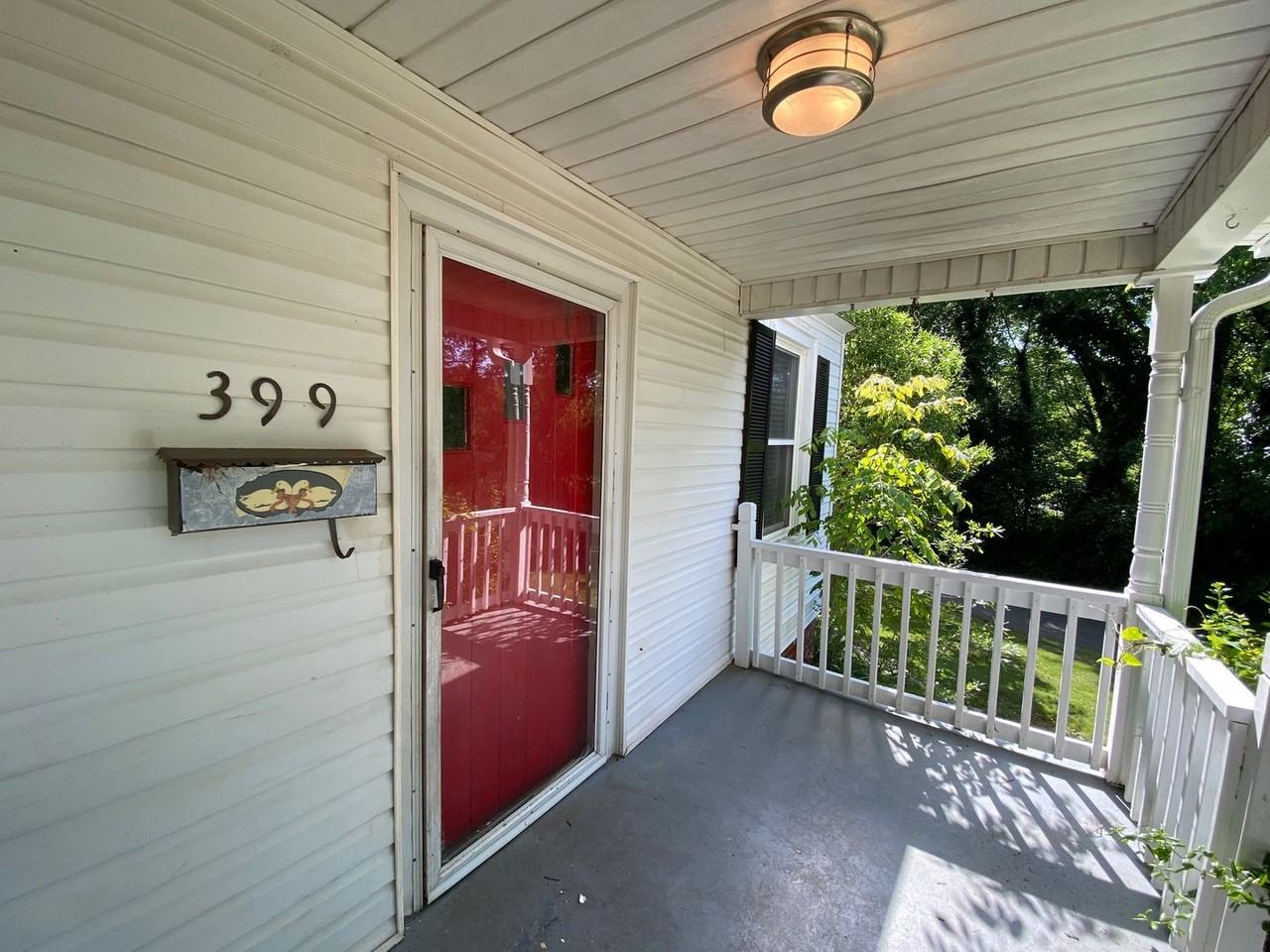 399 Sloan St - Photo 2 of 18