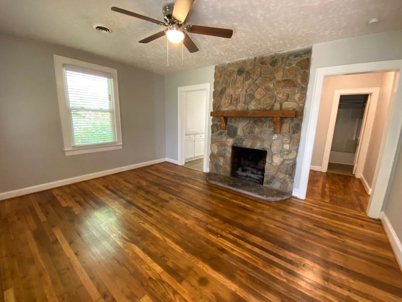 399 Sloan St - Photo 3 of 18