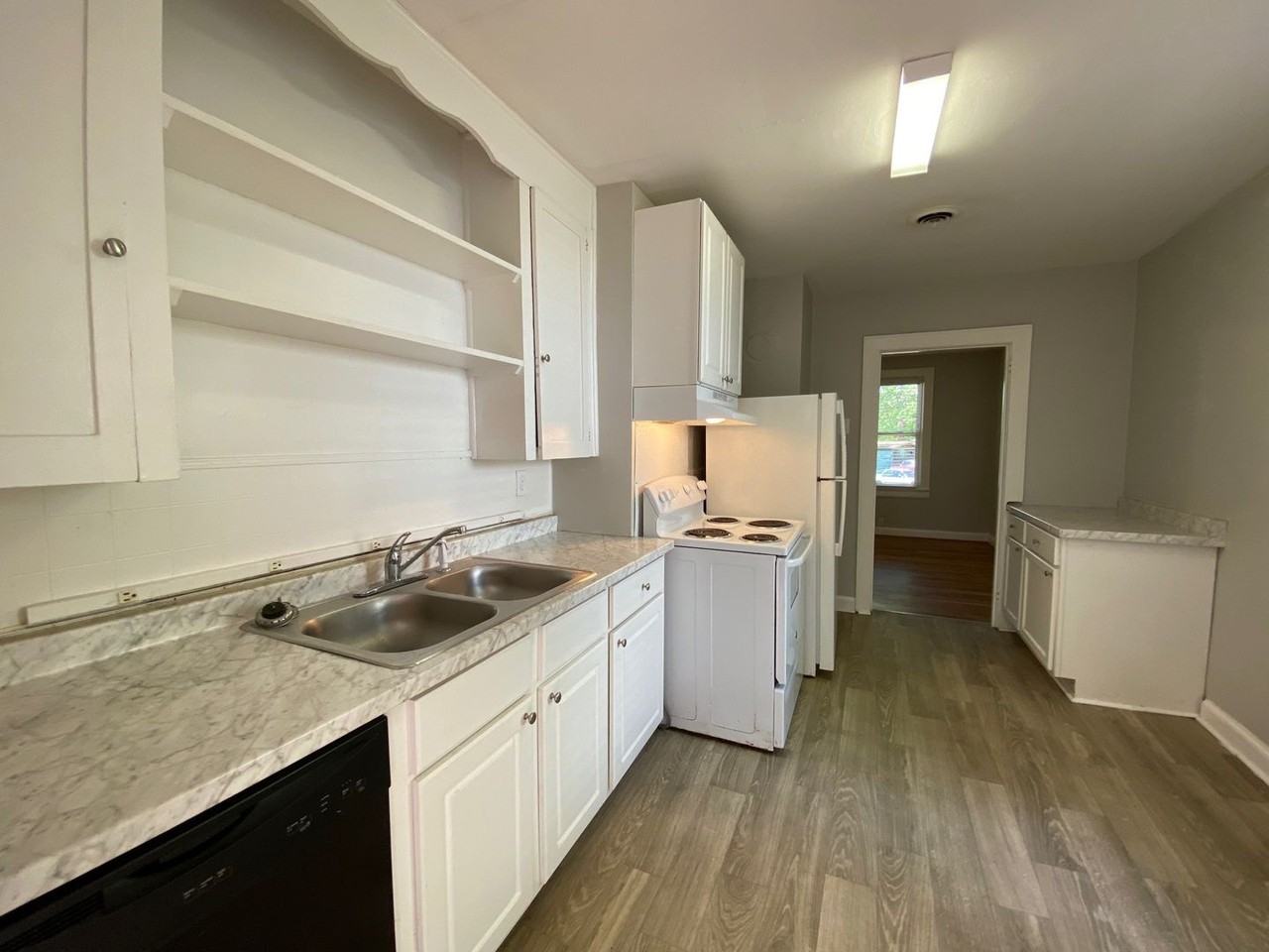 399 Sloan St - Photo 6 of 18