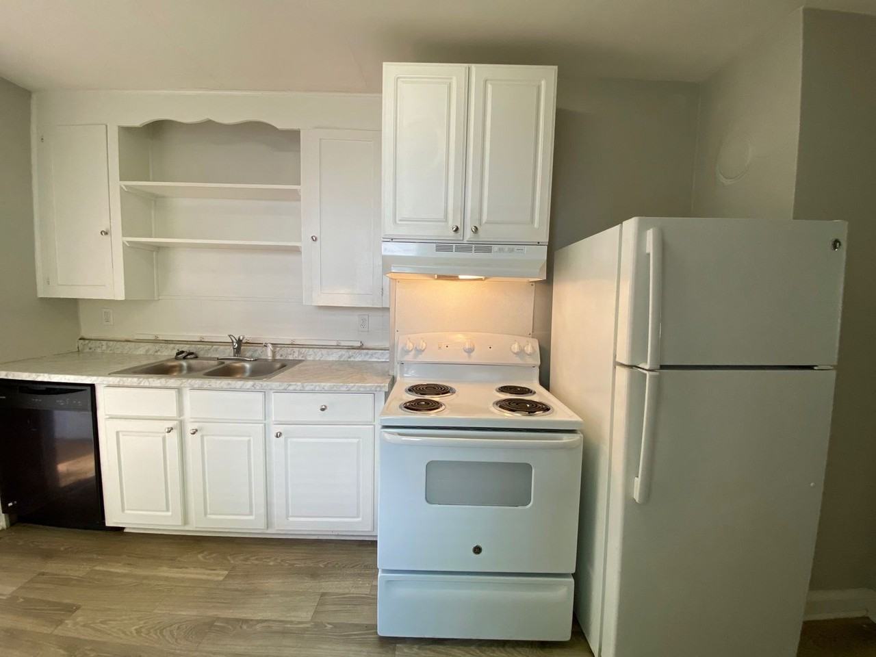399 Sloan St - Photo 7 of 18