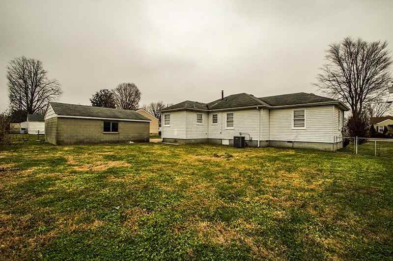 4022 Glenhurst Ave - Photo 7 of 22