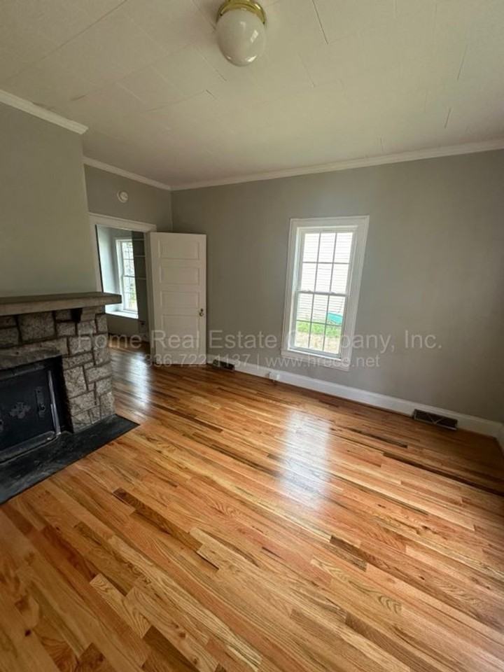 436 Granville Dr - Photo 3 of 8