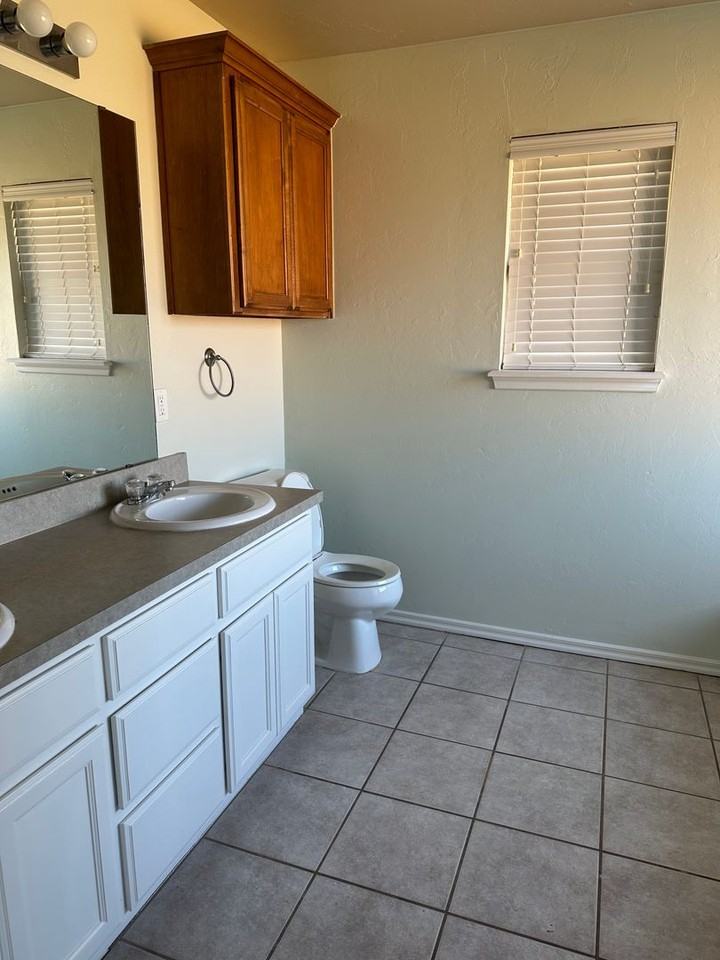 2517 Nw 181st St - Photo 6 of 20