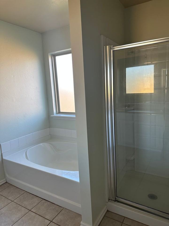 2517 Nw 181st St - Photo 7 of 20