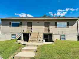 featured image of 301 E Grandview Dr