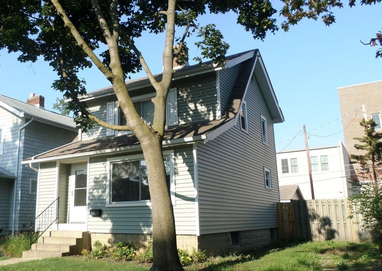1363 Hollywood Pl