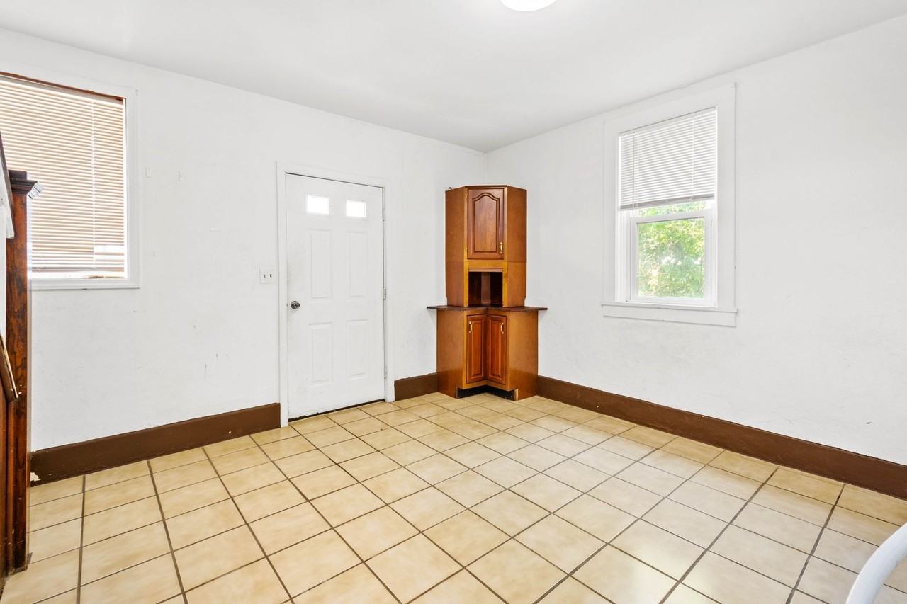 153 Union St - Photo 6 of 16