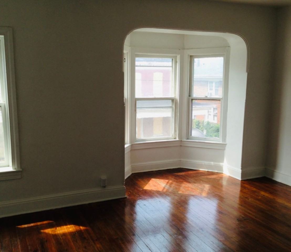 527 E Philadelphia St #2 - Photo 4 of 10