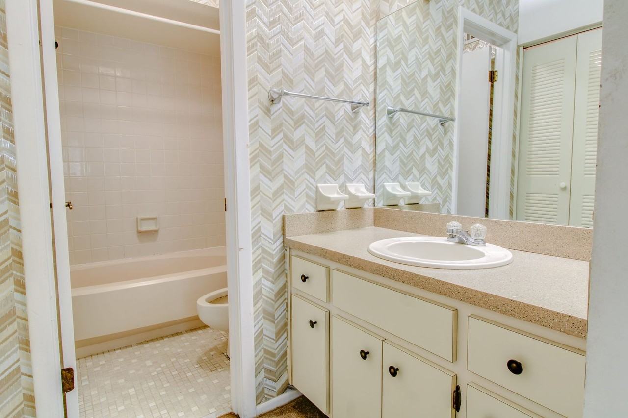 3293 Westridge Blvd #23 - Photo 7 of 8