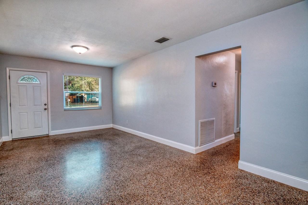 4104 W Lawn Ave - Photo 3 of 22