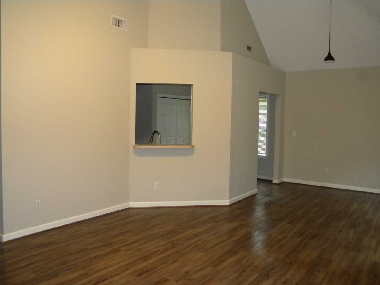 102 Woodstream Trl - Photo 3 of 8