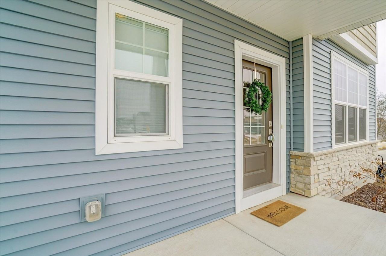 601 Tawny Elm Pkwy - Photo 2 of 29