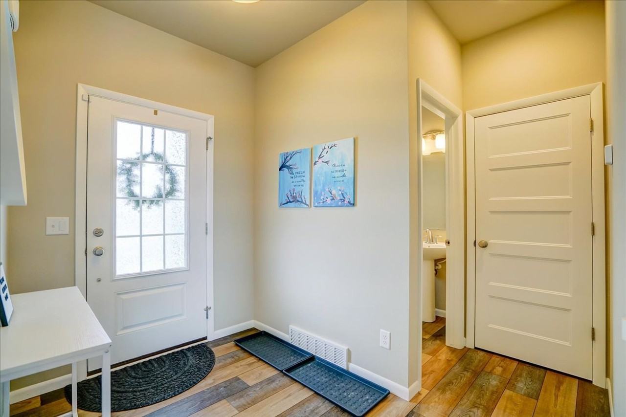 601 Tawny Elm Pkwy - Photo 3 of 29