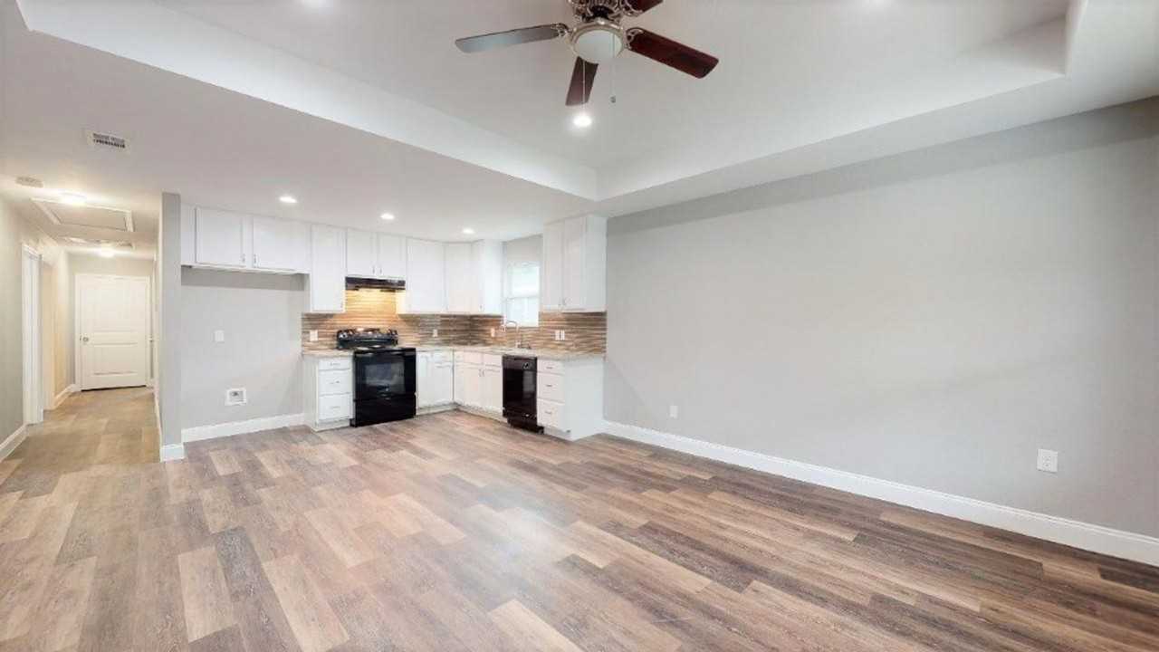 4202 Caddo St - Photo 3 of 17