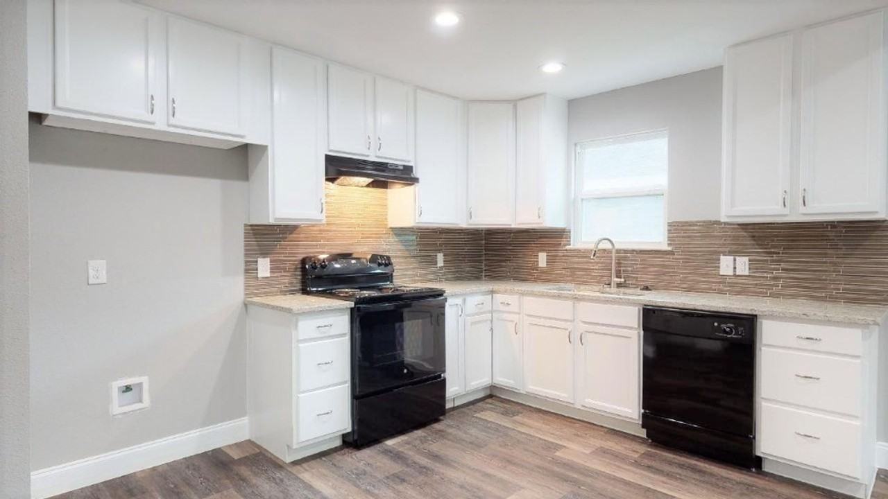4202 Caddo St - Photo 6 of 17