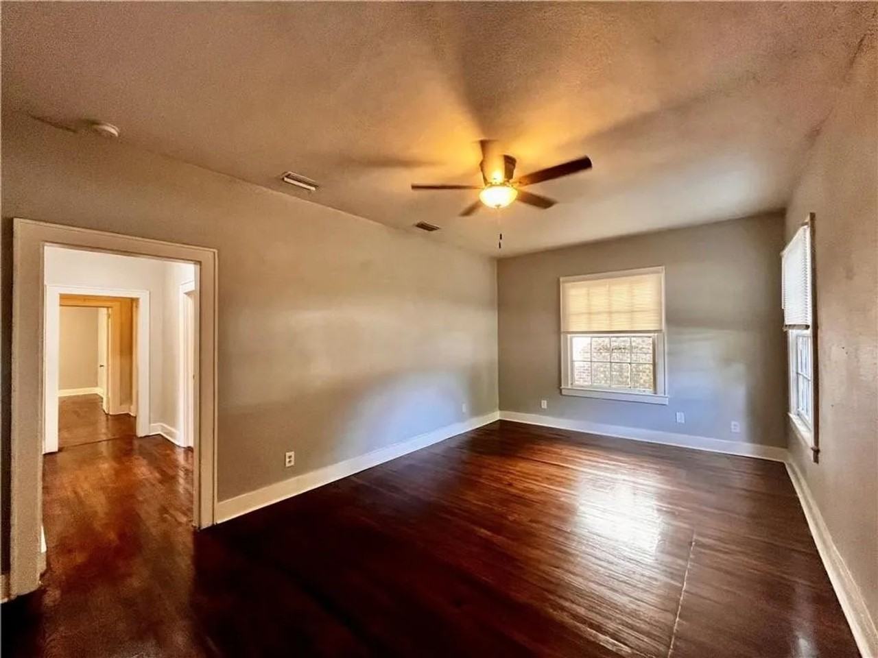 1851 Seale St - Photo 2 of 11