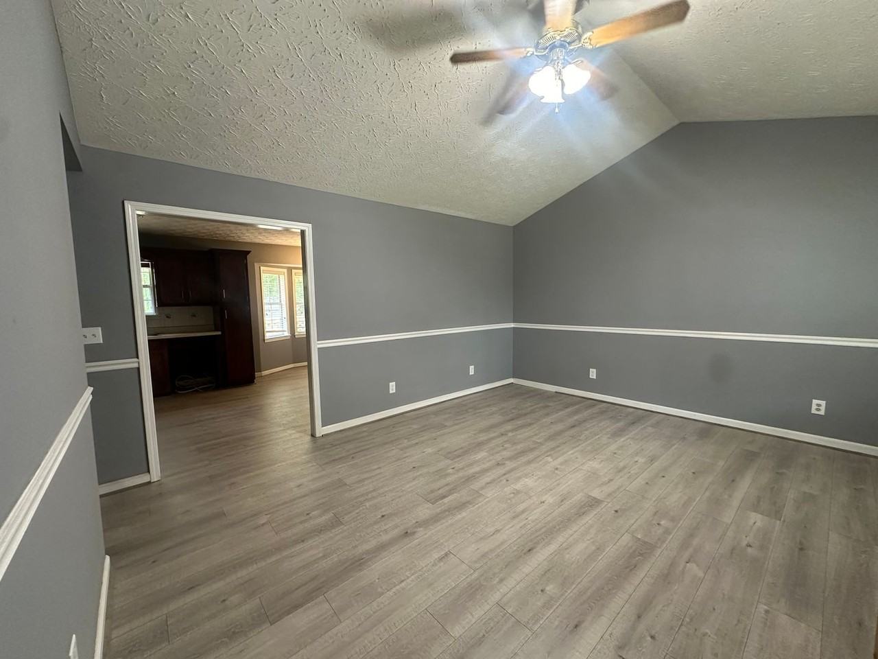 407 Southmoor Cir - Photo 3 of 17