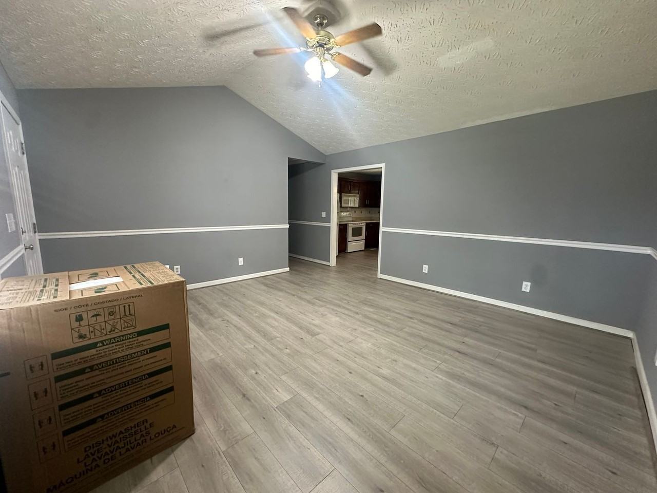 407 Southmoor Cir - Photo 4 of 17