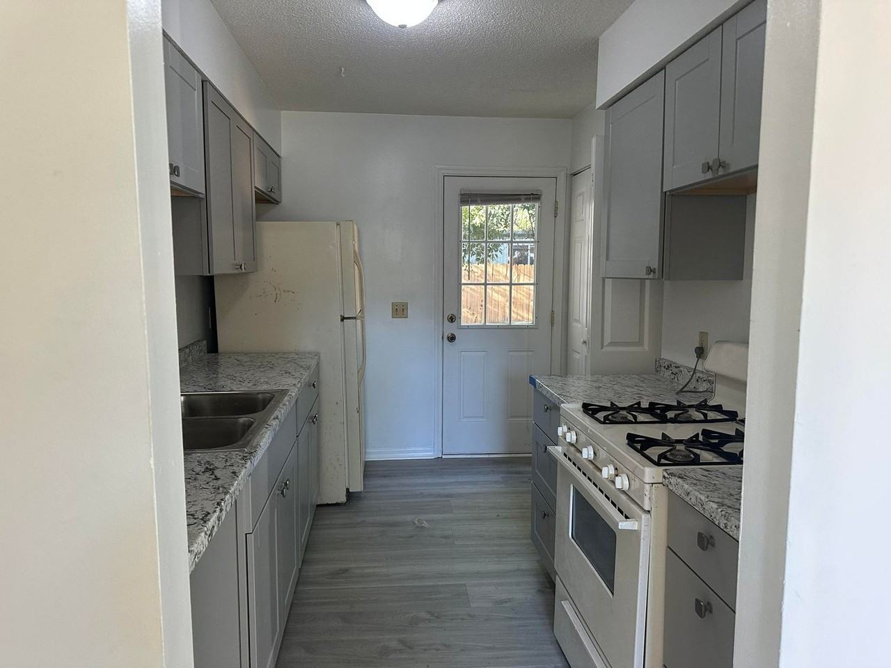 719 Elaine St - Photo 7 of 9