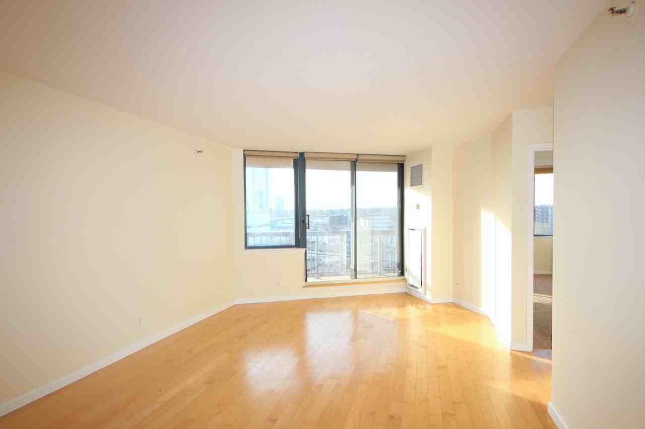 25 Forest St #7J - Photo 3 of 20