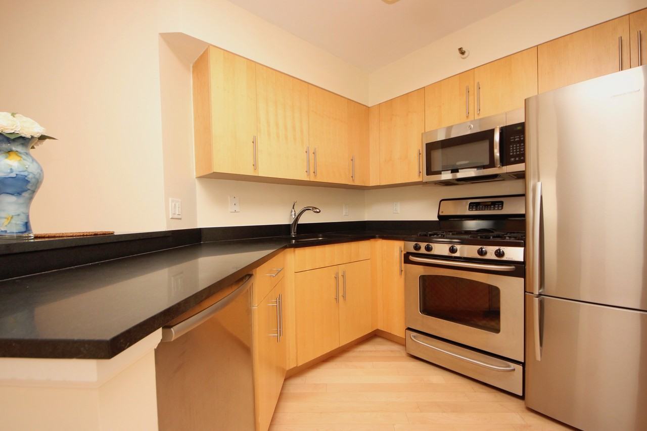 25 Forest St #7J - Photo 4 of 20