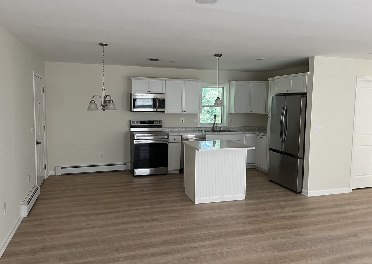 915 Hudson Ave #NA - Photo 2 of 14